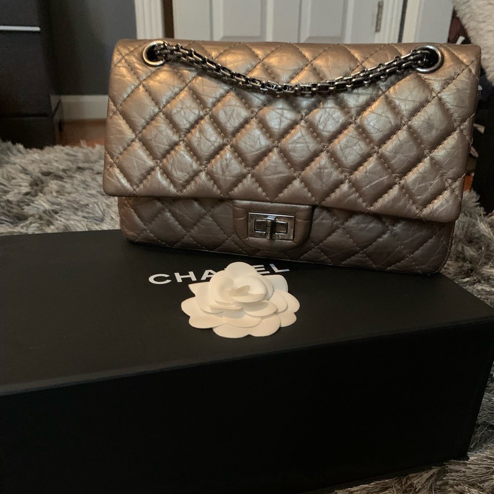 CHANEL Metallic Aged Calfskin 2.55 Reissue 225 Flap Bronze